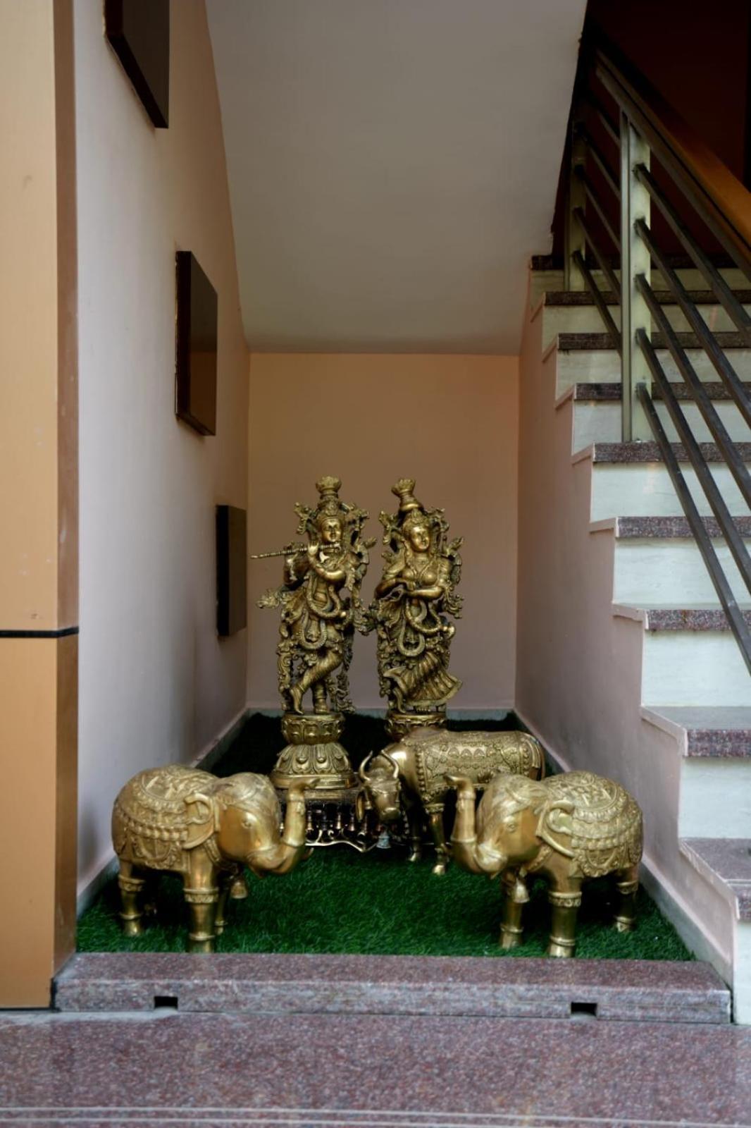 Raaj सहारा 3*