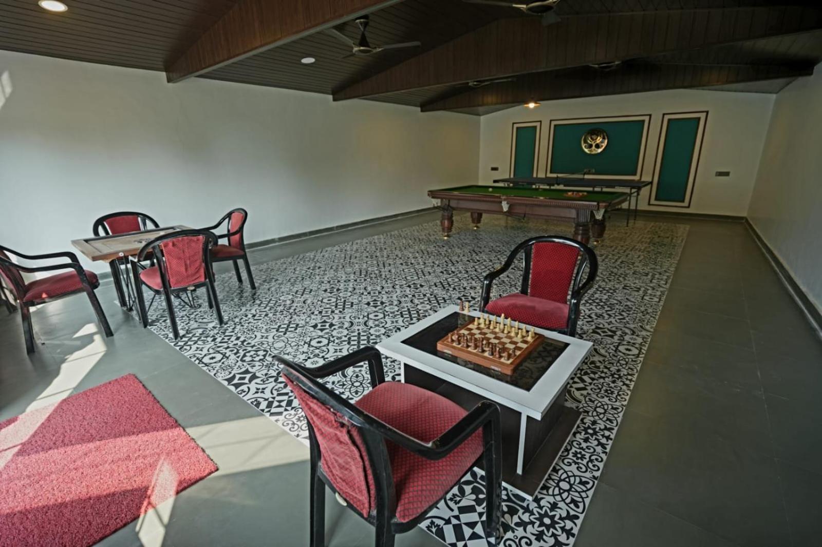 Raaj सहारा 3*